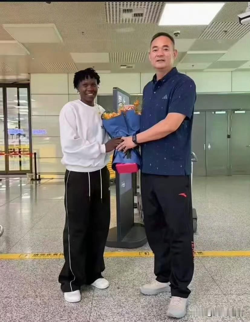 中国女排新赛季又一位外援抵达，河南女排引进了一位来自肯尼亚的国手主力，一位主攻手