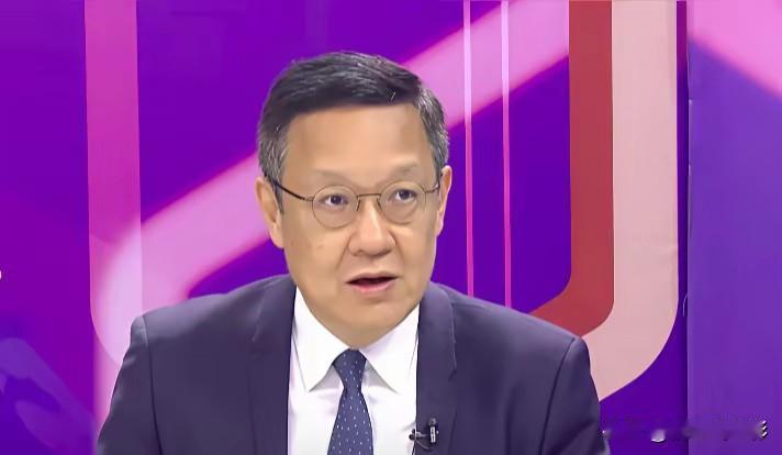台湾时事评论员介文汲说：荷兰事实上就是故意拐道去西沙群岛挑衅，当然大陆就语音警告