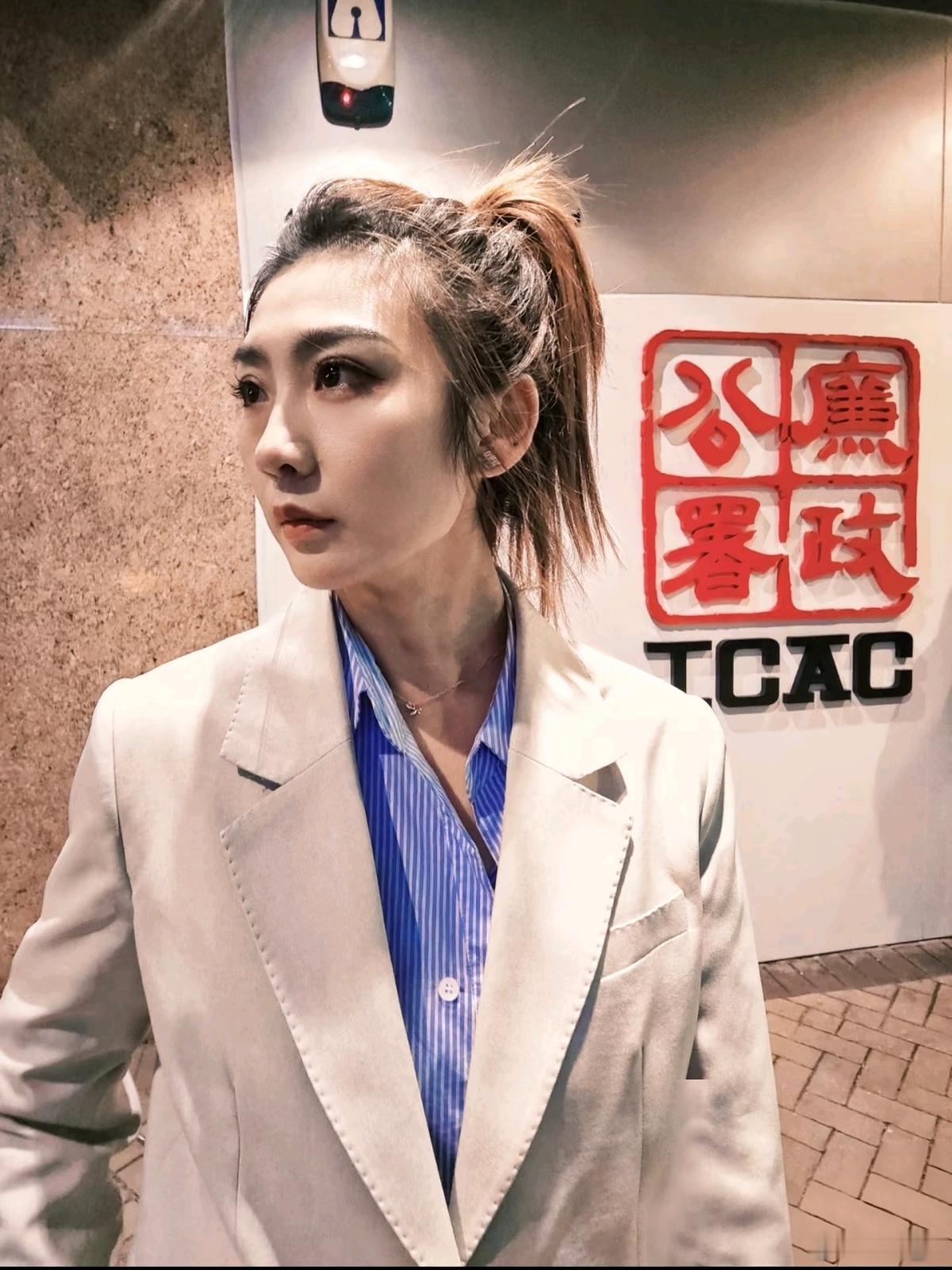 #蒋奇明还没从龙餐馆出来#马俊生的广西口音一出，自带喜感，好像生活压根没那么苦一样。这人身兼五职，在