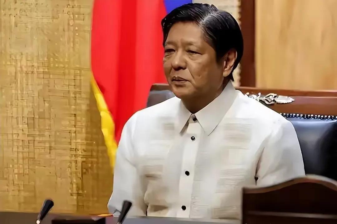 马科斯承认败选，马科斯本来信心满满，结果狠狠被打脸，承认败选，那表情估计和吃了黄