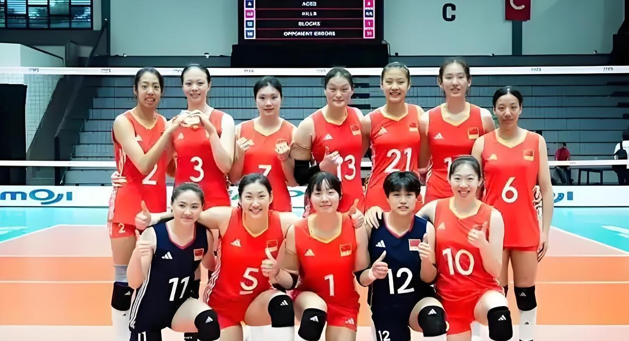 中国女排拿下天王山之战八强稳了北京时间8月27日晚，2025年女排世锦赛小组赛