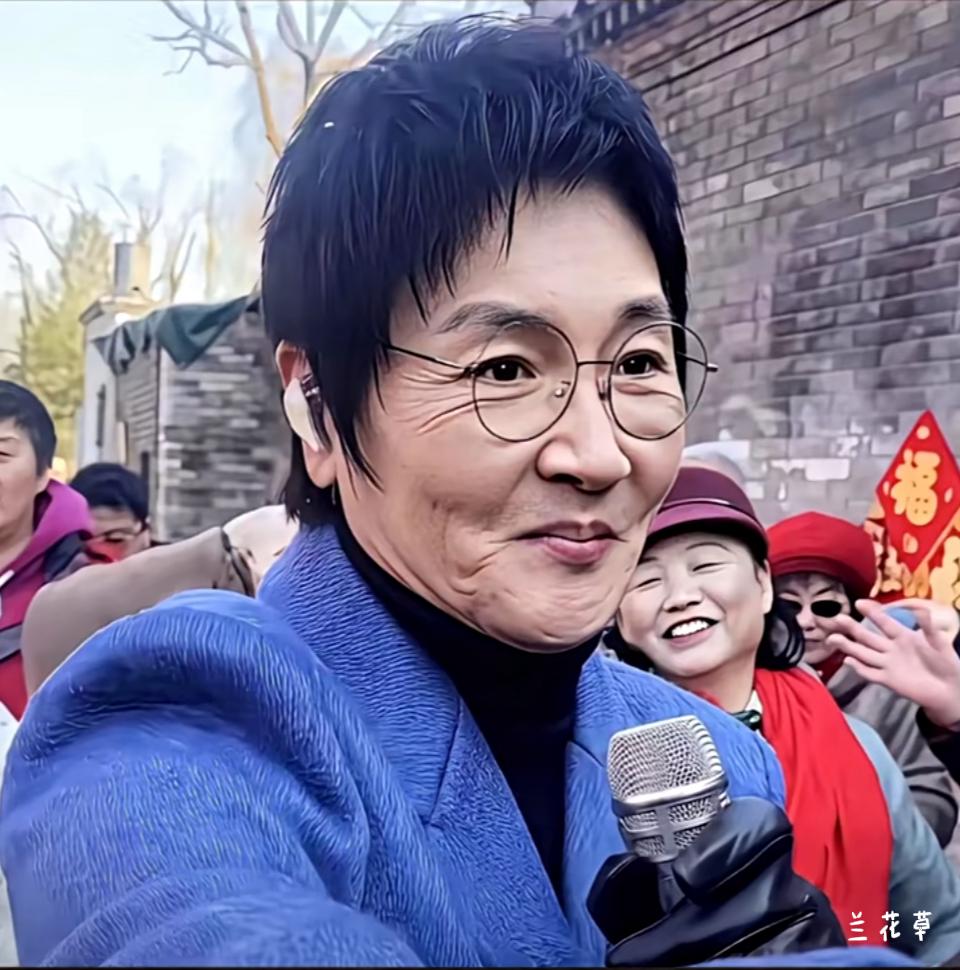 孙楠越来越像个慈祥的老奶奶了。如果我不说，你们能否轻松认出这就是孙楠？为什么