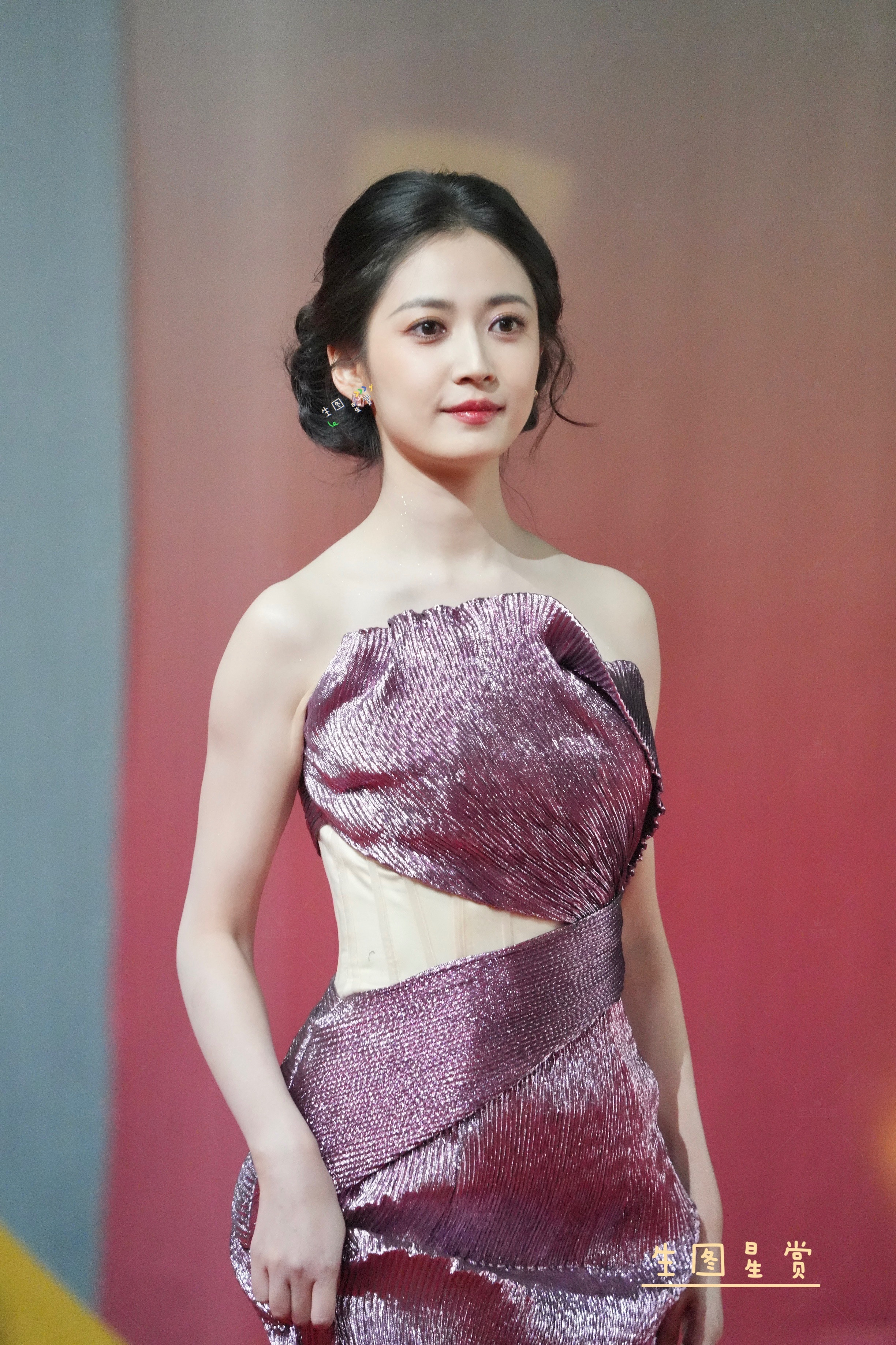 陈钰琪国剧盛典九宫格美照掉落紫色魅力琪琪，请多多亮相盛典活动陈钰琪我们的河山陈钰