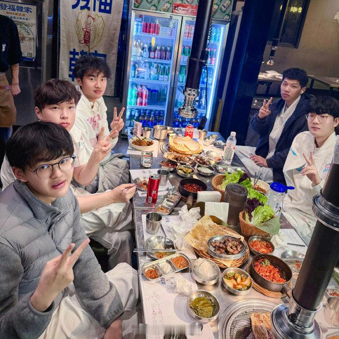 BLG全队聚餐2026BLG正式集合！第一次BLG全队聚餐！越来越期待老公vip