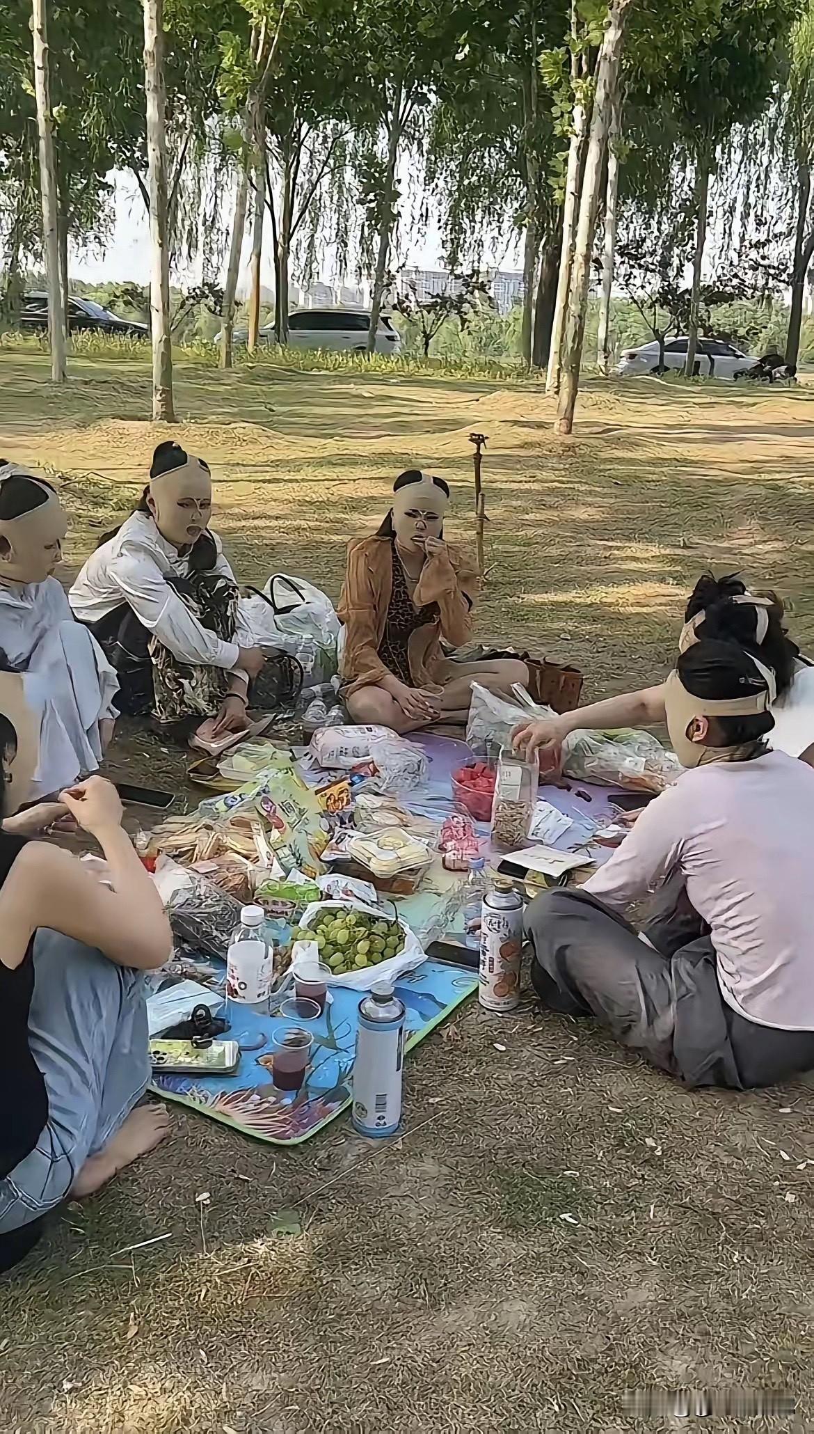 这是面罩吗，还是第一次见。
