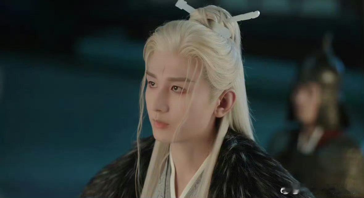 成毅李沉舟这段眼神戏无论是深情、凌厉，还是无奈，他都能用眼神精准传达，让人感受