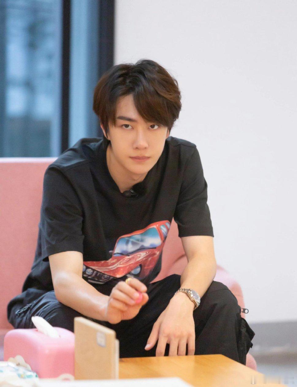 抓拍都能这么帅！小狗遛小狗​​​