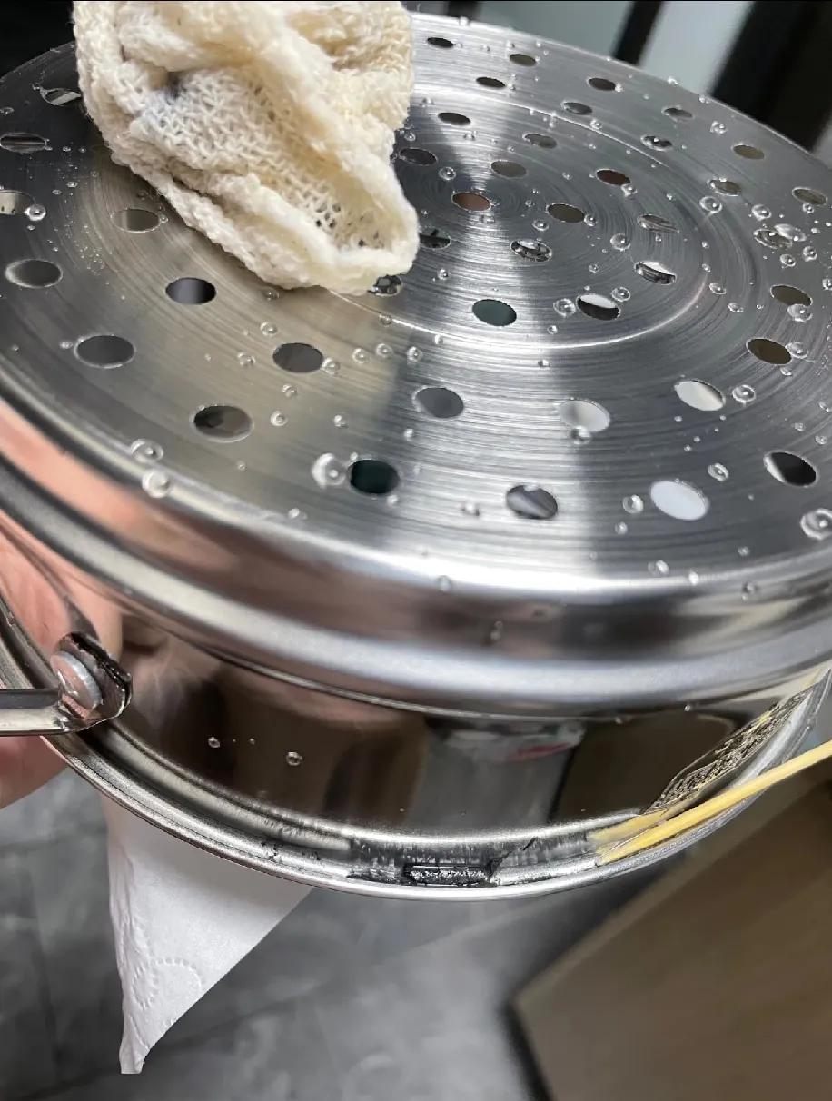 洗不锈钢洗出“黑淤泥”，这玩意儿到底有毒没？我慌了！谁懂啊！洗个新不锈钢锅