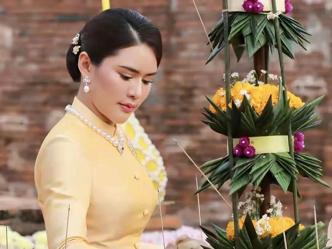 泰王老了，眼神不好，只要是个年轻妹子，他都觉得是好看的，这新宠连西拉米一根发丝都