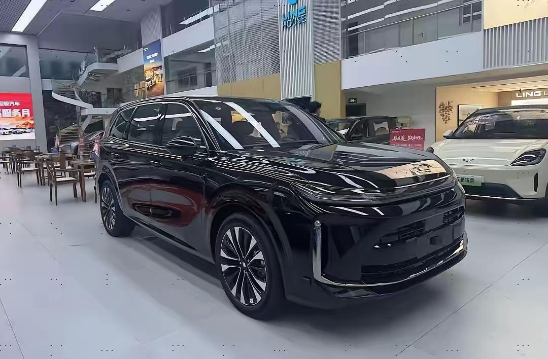 不服不行！华为不造车，却是汽车的灵魂，汽车一旦搭载华为智驾，胸脯自然挺直，也更很