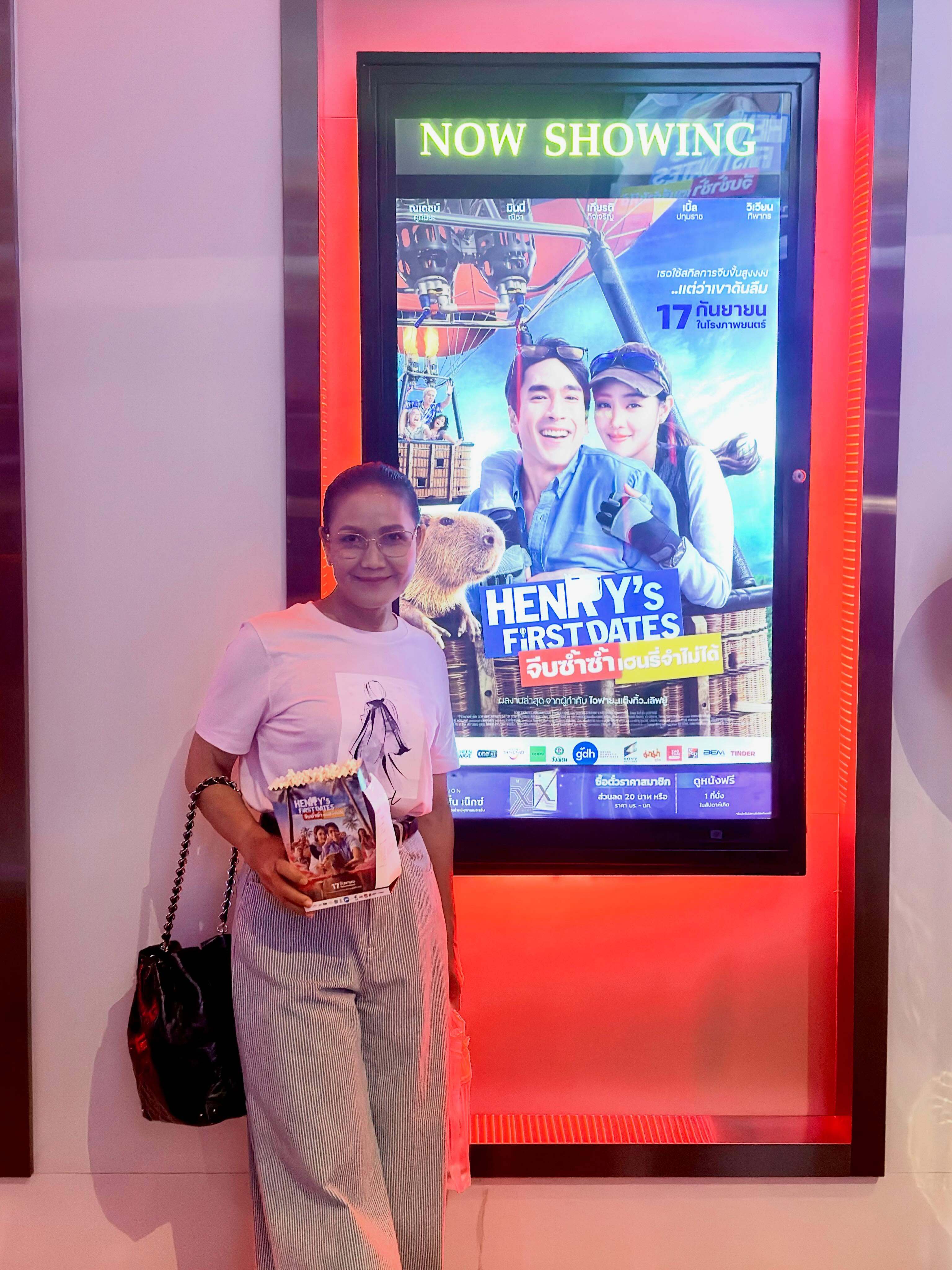 真好啊🥹Lisa妈和家人去看了《初恋50次》-《HENRY’sFirst