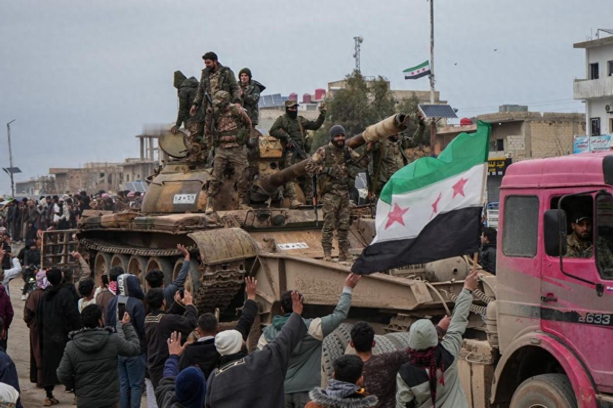 朱拉尼的屠刀挥向了曾经的盟友，这一幕简直是现代文明的耻辱！美国人这次不仅见死不救