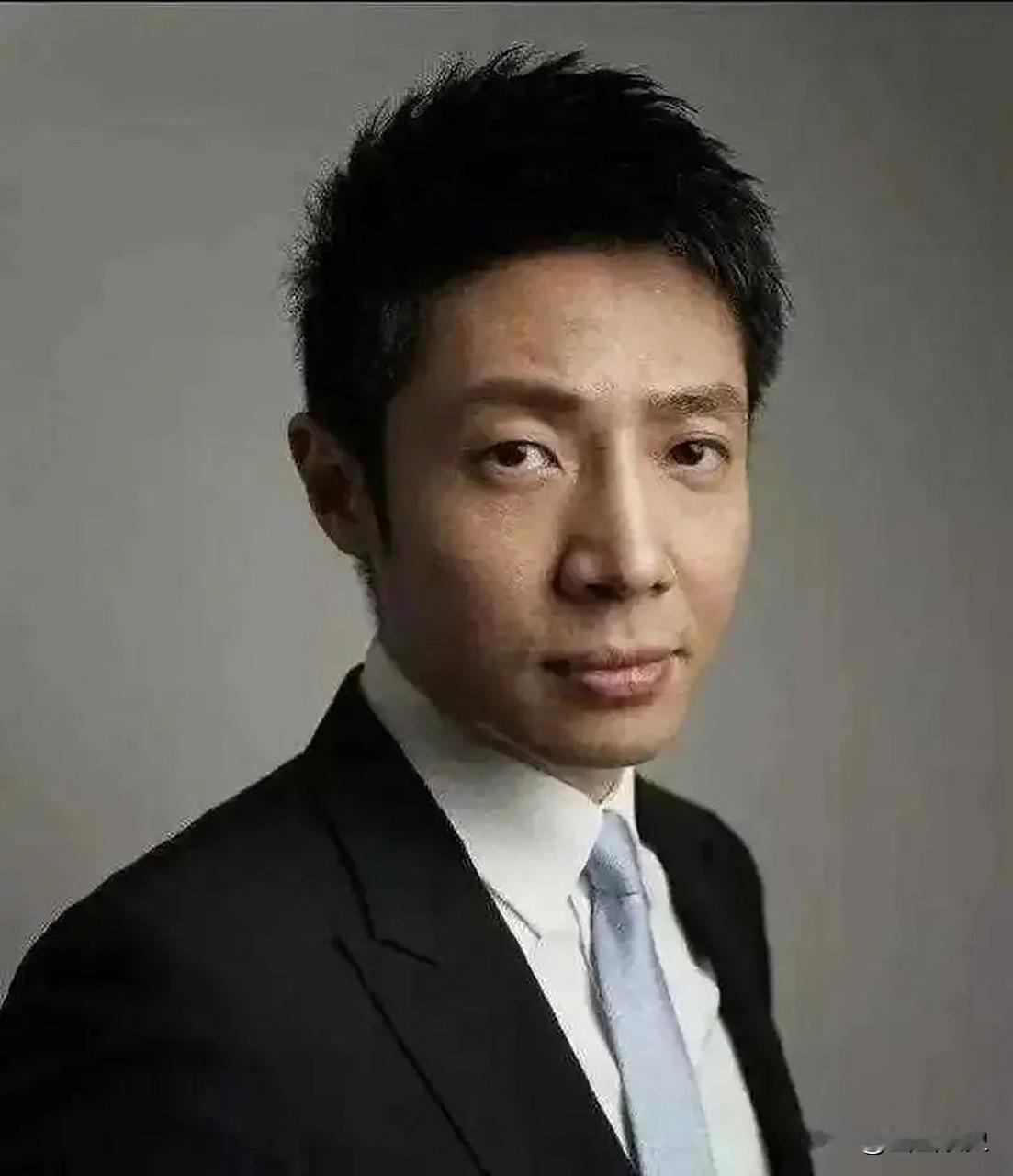 1997年，撒贝宁去央视面试，领导肖晓琳一看到他，转头就走入办公室锁上门，问同事