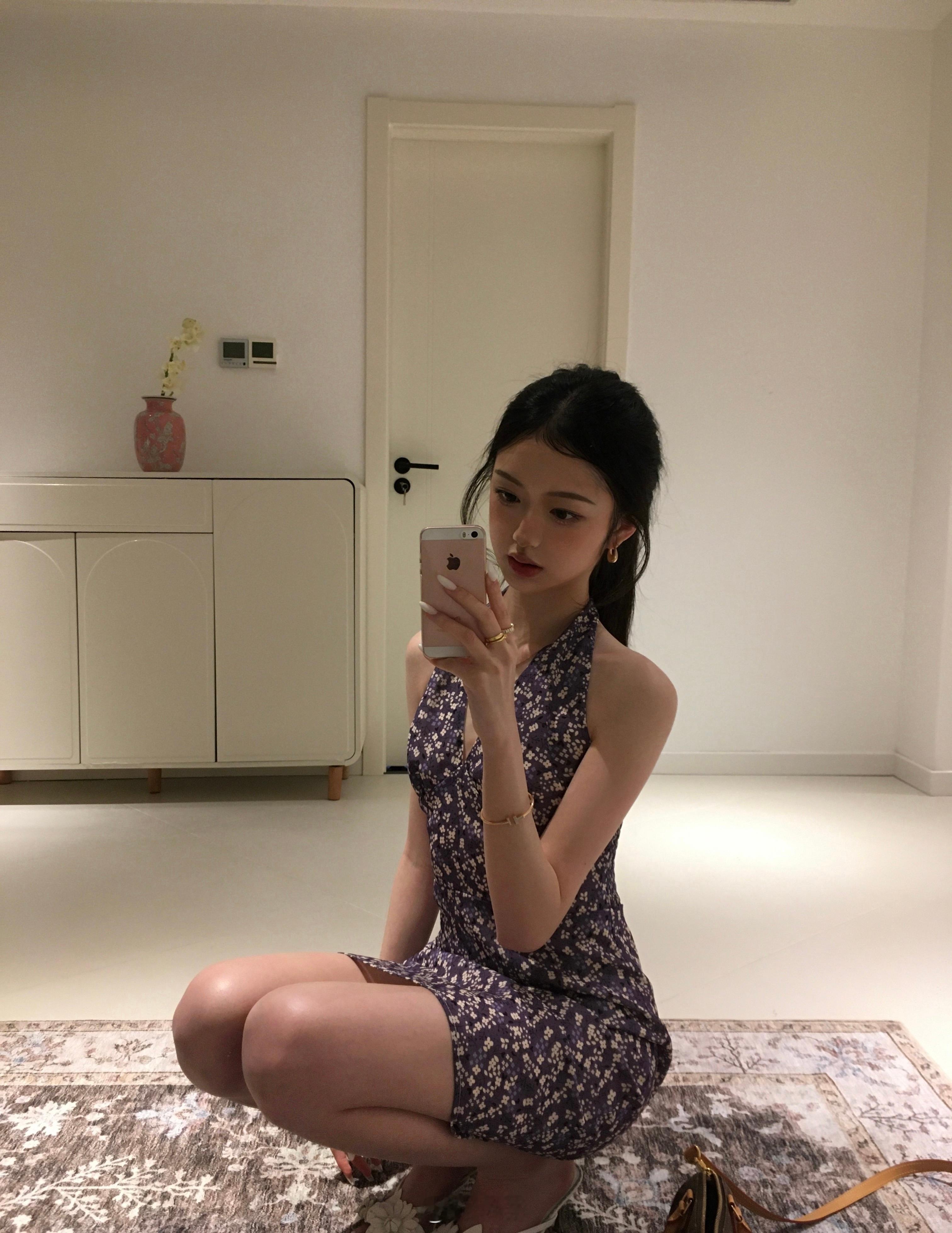 还是以前的home键iPhone有意思。​​​