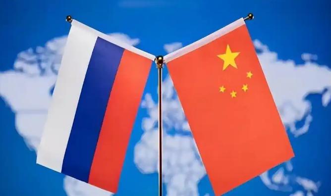 中俄为何要站在一起？一位美国的专家就中俄关系表态，中国和俄罗斯的联盟或许不过是因