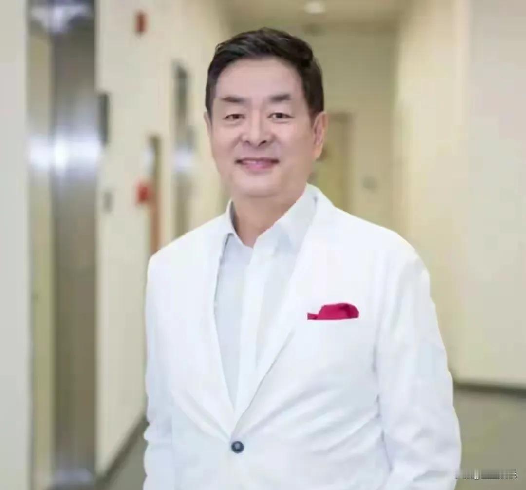 72岁的濮存昕因连发三条动态宣传外孙女韩子萱新剧，引发网络热议，部分网友因韩子萱