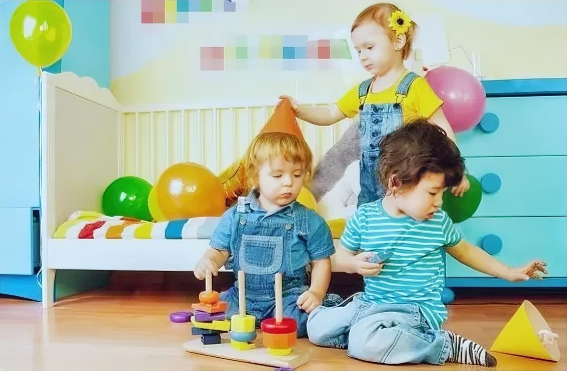 昨天，娘家人来看望我和儿子，两手空空进家门，啥礼物也没带，其实这没什么，自己人没