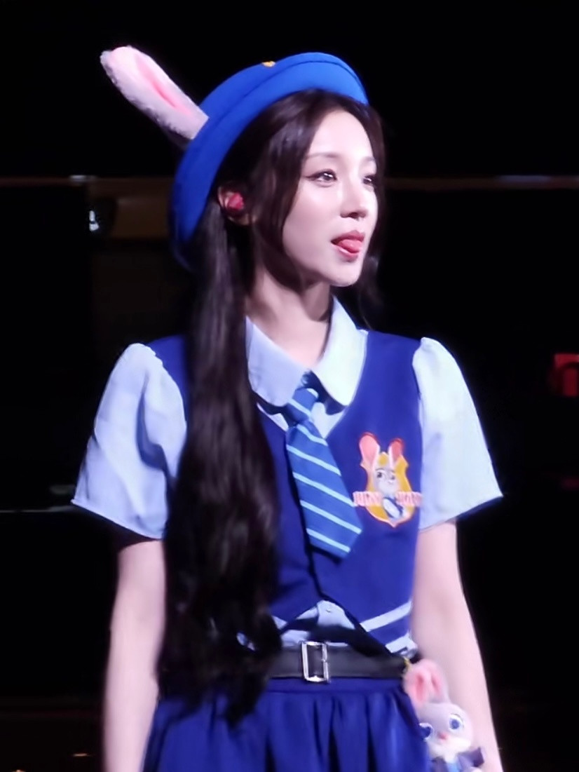 【流心曲琦】虽然穿着兔子警长的衣服，但其实还是小狗妹好萌