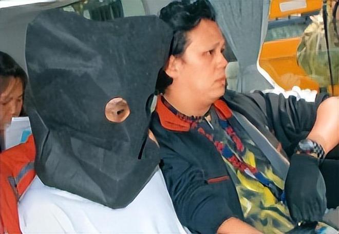 18岁男子霍某以“父母是外星奸细，必须铲除”为由，操控极度崇拜自己的19岁同学陈