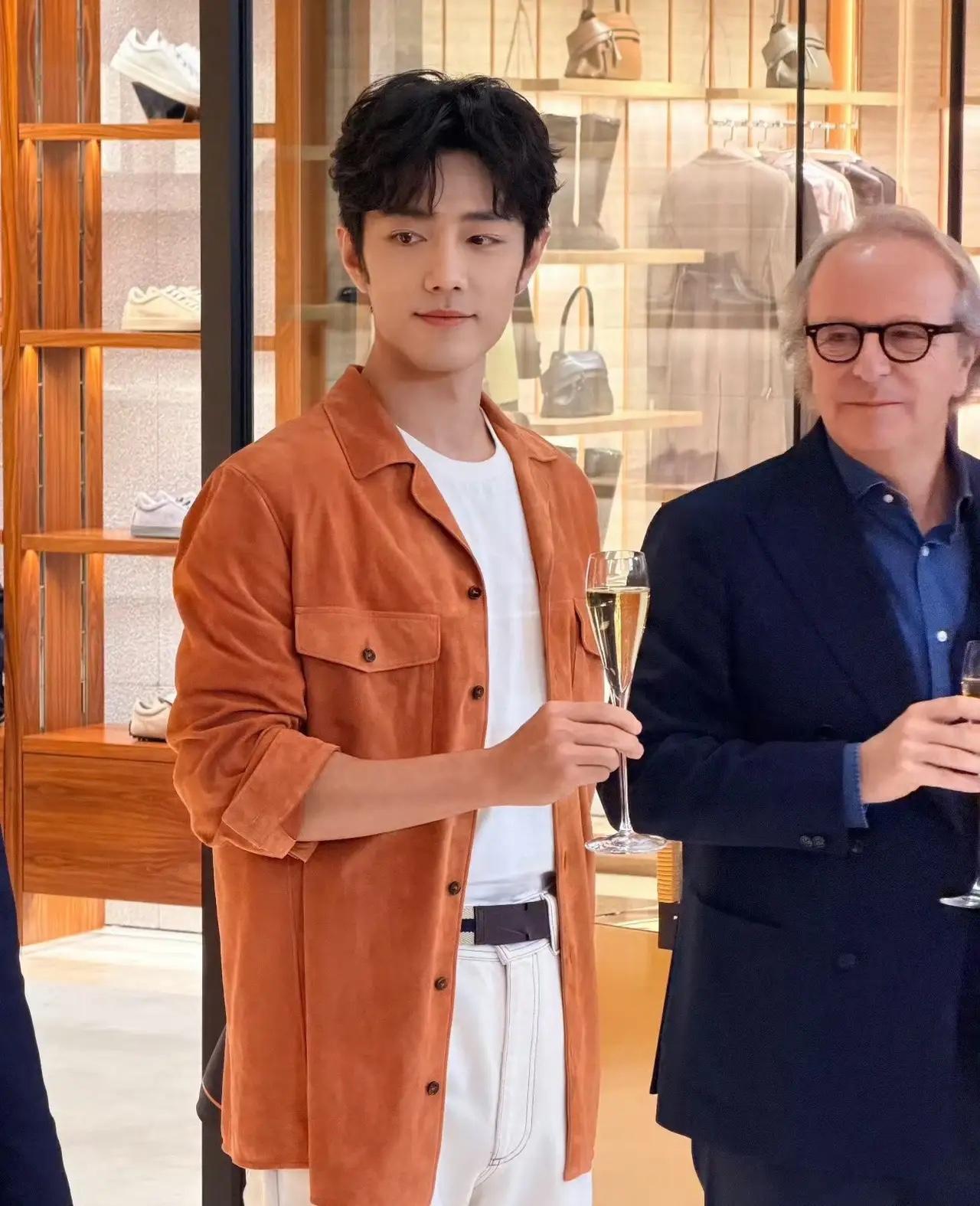 确实是帅，给人感觉很干净，