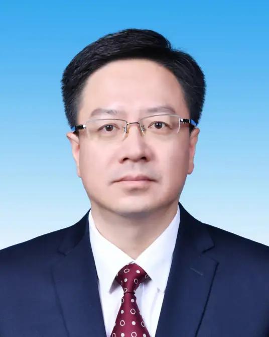 江苏副省长陈忠伟已任省委常委。据江苏官媒6月16日消息，经批准：陈忠伟任江苏省委