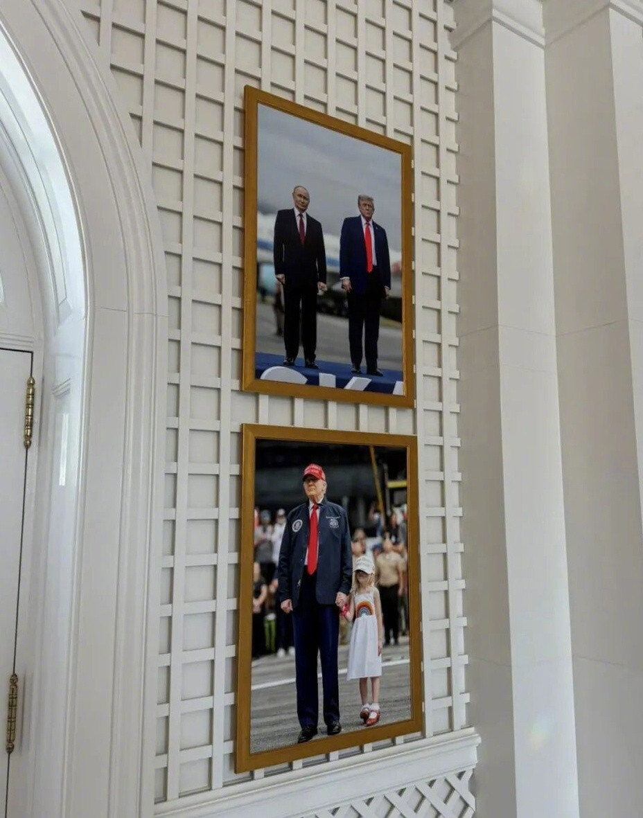 这是真仰慕啊！普京的照片挂到了白宫的墙壁上，尽管那是一张特朗普与他的合影。特朗普