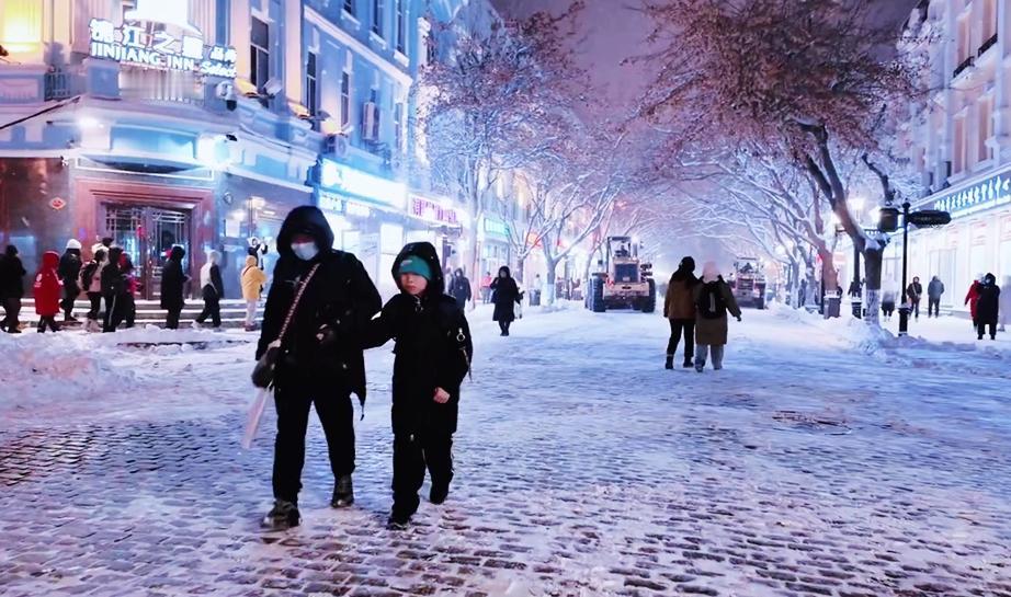 东北的冬天究竟有多冷？近日，哈尔滨一名男子因寒冷导致血管破裂，鲜血喷涌而出，令人
