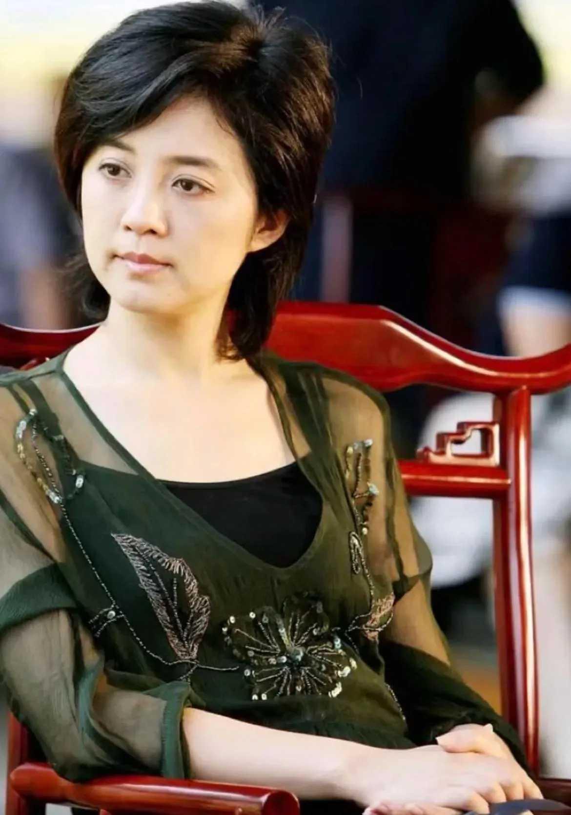 许戈辉不但人长得漂亮，气质好，业务能力也很棒，而且很有辨识度，主持风格也与众不同