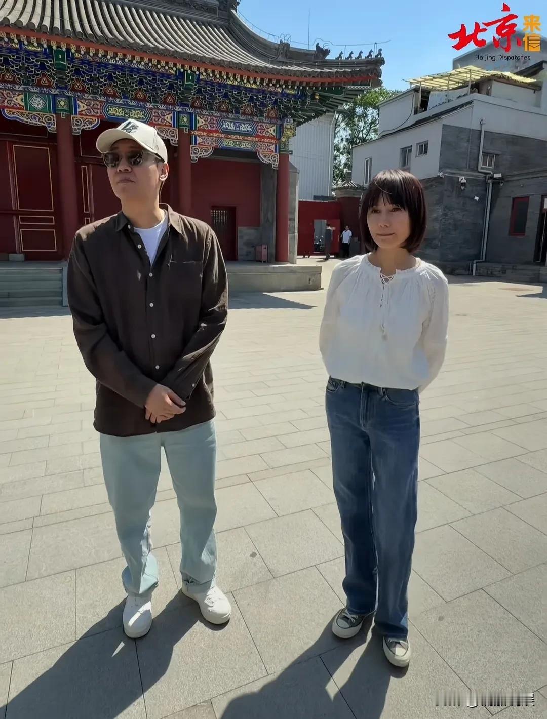 袁泉和辛柏青现身画家大剧院话剧《青蛇》发布会，袁泉气质太高级了，真的只要简单的穿