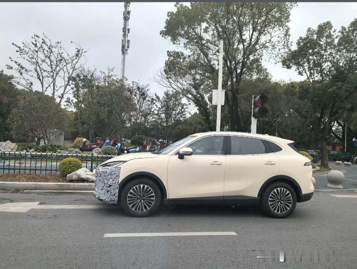 奇瑞T1Q国内版路试车曝光，着实令人期待不已！据消息透露，T1Q国内版即为瑞虎