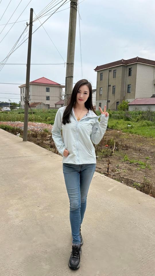 有些风景入眼就是美丽，有些烦恼放下就是释怀！有哪些美女让人过目难忘？美女的美丽体