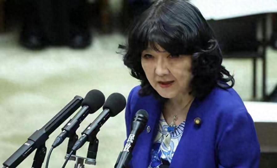 西方世界彻底坐不住了，特朗普公布脱钩倒计时，想要摆脱中国供应链，日本高官更是对中