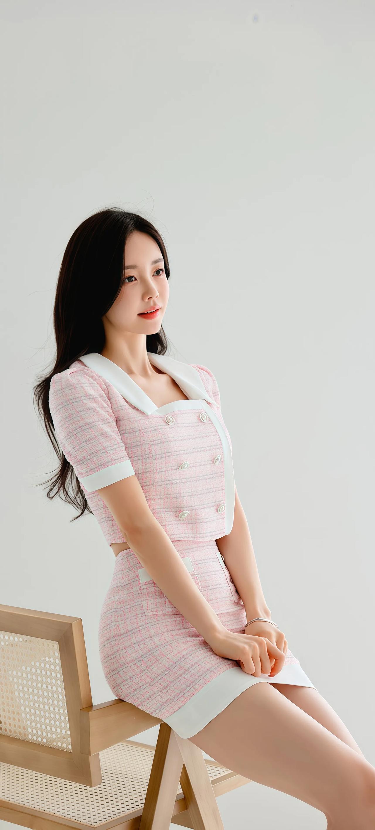 甜美少女风穿搭，粉色格纹连衣裙，清新自然，元气满满！🌸💕