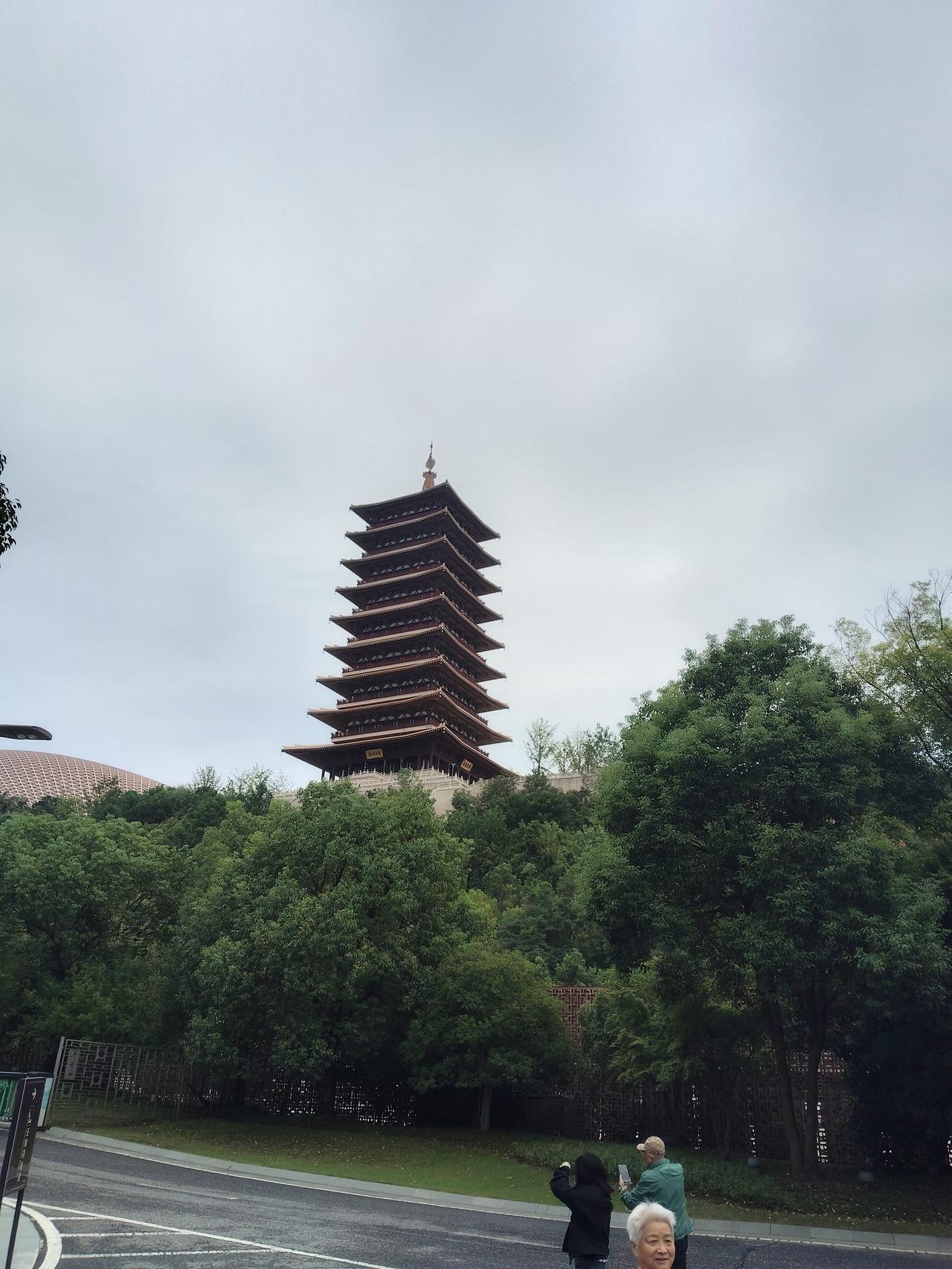 有个事一直不明白，为什么县级人大是主任，乡镇级人大却成了主席？县政协是主席，乡镇