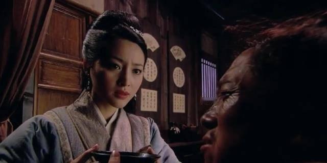 武松杀嫂子潘金莲时，为啥要撕开她的衣服？看完不得不夸武松聪明。武松这人年轻时