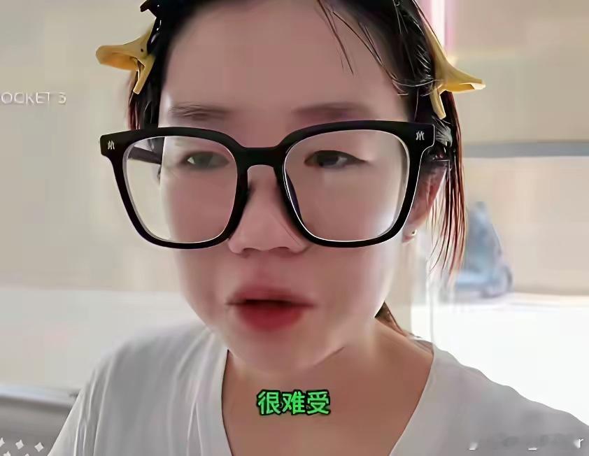 她还在等马来亚大学的录取通知。信先到了。9月10号，马来亚大学官方账号回了举报人