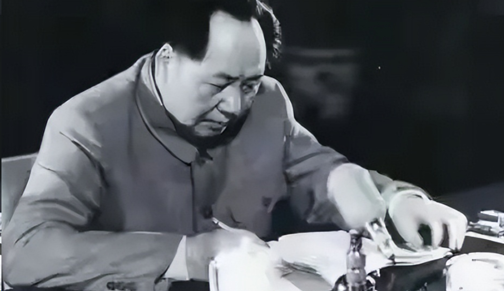 1961年，毛泽东来到杭州，在下榻的刘庄一号楼里转了一圈，突然脸色铁青，目光吓人