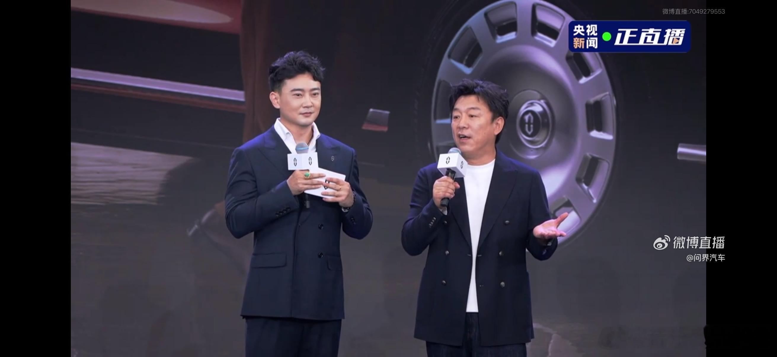 黄渤亲临全新一代问界M9首交现场黄渤今天的状态太松弛了——和现场车主交流就像回自