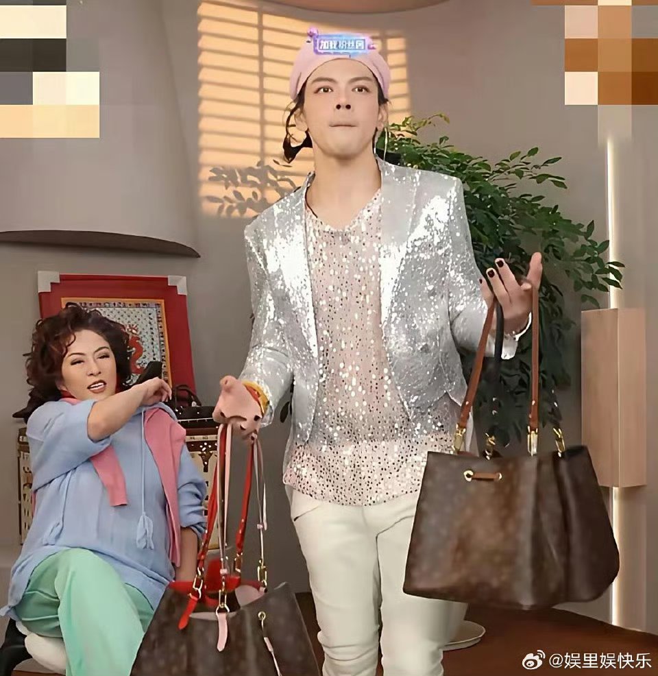 向佐在女妆化的路上越走越远，向太在直播间也积极配合，只是不知道郭碧婷能否忍受？！