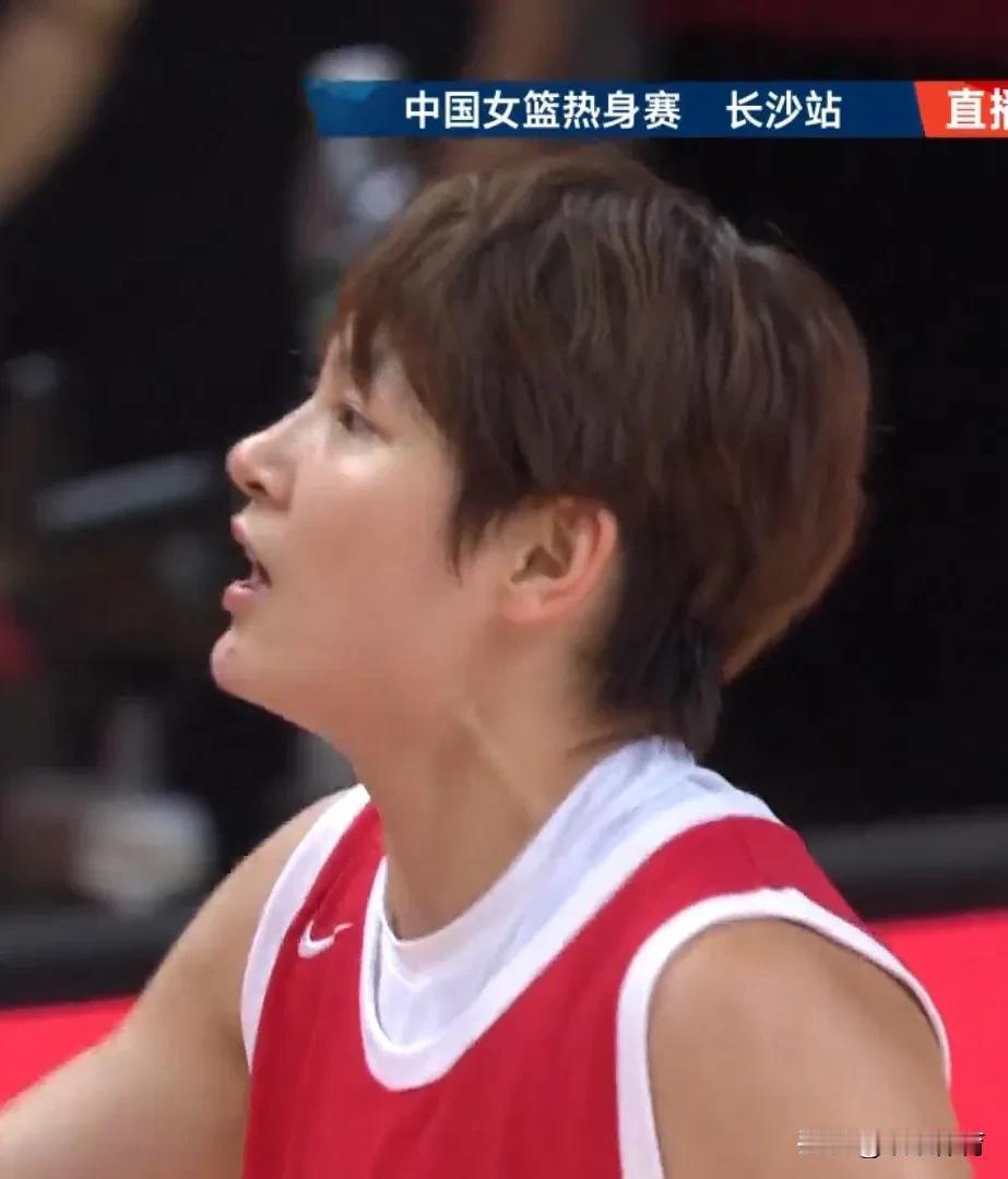 【惜也杨力维，赞也杨力维】中国女篮逆转战胜澳大利亚，老将杨力维的表现同样先抑后