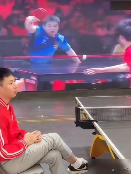 都说马龙脾气好？我劝你离赛场近点再看。那不是温和，那是藏起来的刀。方博说