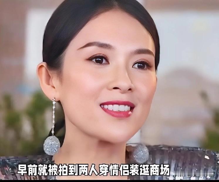 章子怡和汪峰的恋爱故事，相识与公开2013年5月：在华谊刘韬生日宴相识，章子怡主