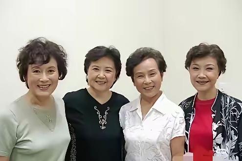 不是我夸！这四位阿姨当年在艺术界风光无限。岁月匆匆，如今年轻人大多陌生。能够