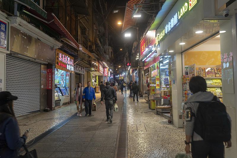 去过香港与澳门之后的感觉我既不会粤语，也不懂英文，只会说普通话，可在香港，说普
