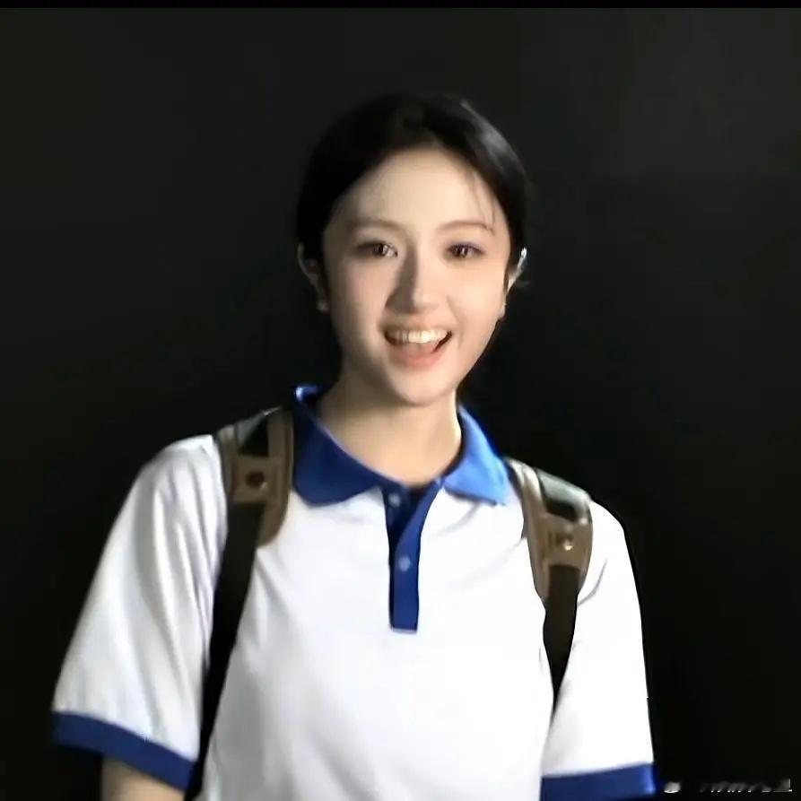 李兰迪的笑也很治愈就很元气很有气血的样子