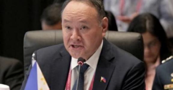 菲律宾警告中国：如果中国还在黄岩岛、西沙群岛这些地方的空域管着所谓的“飞行自由”