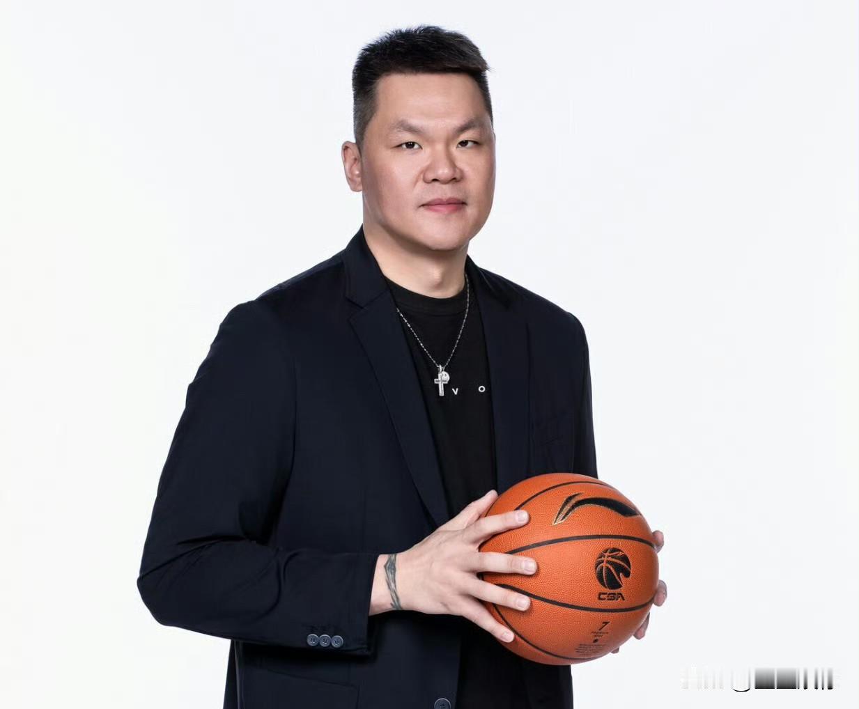 从前大家总调侃朱芳雨的快乐是“下班后”，如今正式离任，只能改成“下课后的快乐”。