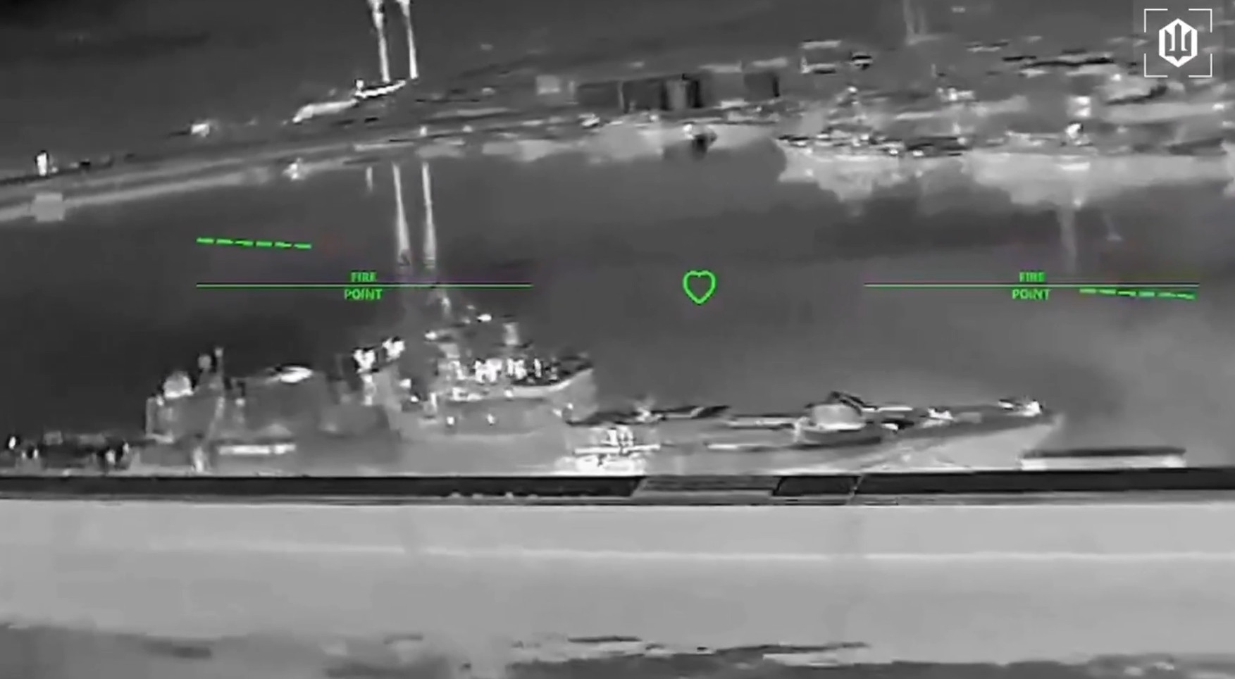 乌军新发布的无人机视频显示，停泊在新罗西斯克港的俄军一艘11356R型护卫舰遭到