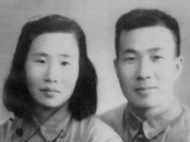 1943年8月的一个深夜，新四军团长诸葛慎推开家门时，几支手枪直接顶住了他的太阳