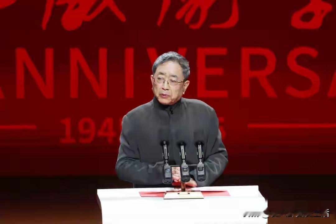 上海戏剧学院80周年，老院长余秋雨发表了讲话。他是1986年到1992年，担任了